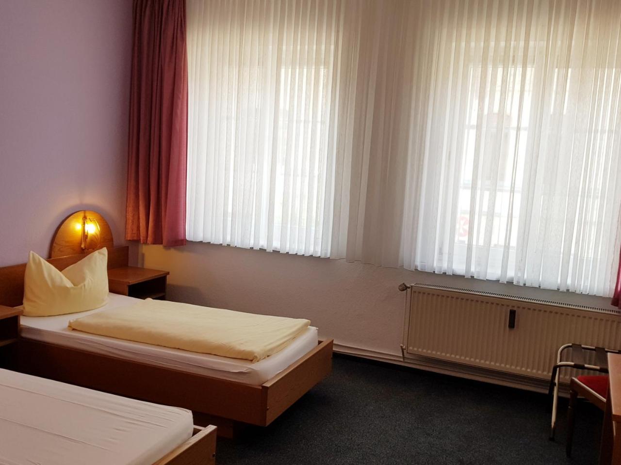 Hotel-Cafe Am Rathaus Gardelegen Eksteriør billede